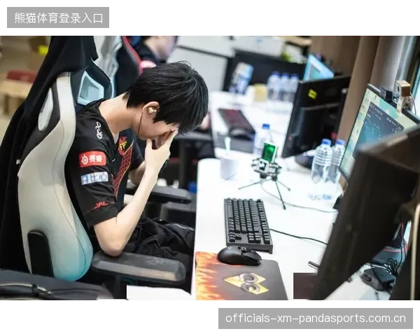 FPX训练中攻守转换自然：把节奏打造成战斗语言