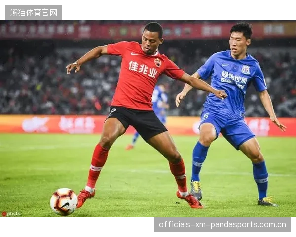 中超边路组合与倒三角配合训练：攻防一体的制胜法宝